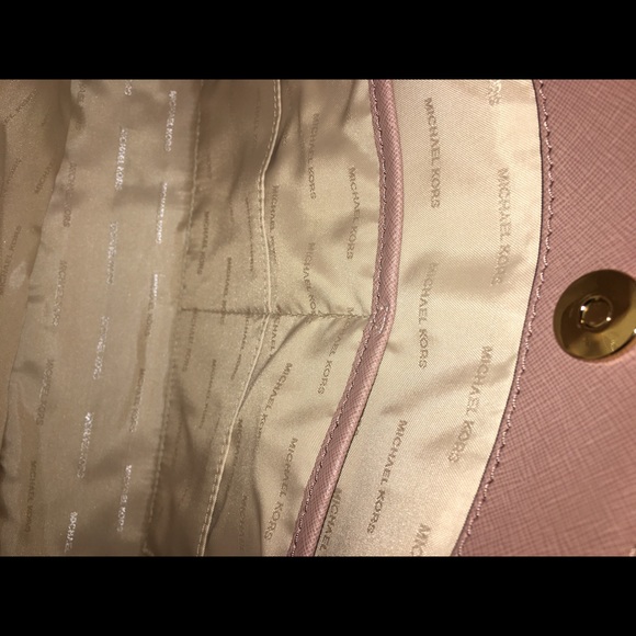 ⭐️HOST PICK⭐️ NWT 💯% Authentic Michael Kors medium Cynthia satchel - Picture 11 of 15